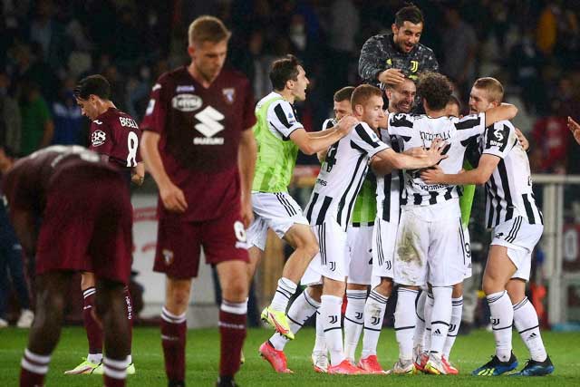 Juventus chỉ thắng sát nút đối thủ khó chịu Torino ở phút cuối trận