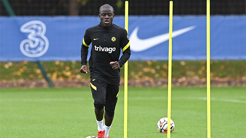 Fan Chelsea ngỡ ngàng với pha xử lý của Kante trên sân tập