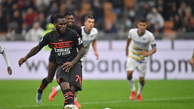 Kessie gỡ hòa cho Milan bằng cú đá 11m thành công