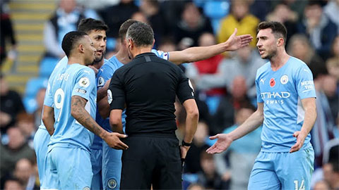 Báo hại Man City, Laporte xứng danh 'vua thẻ'