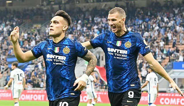 Martinez (số 10) sẽ ghi bàn để giúp Inter giành chiến thắng trên sân của Lazio!