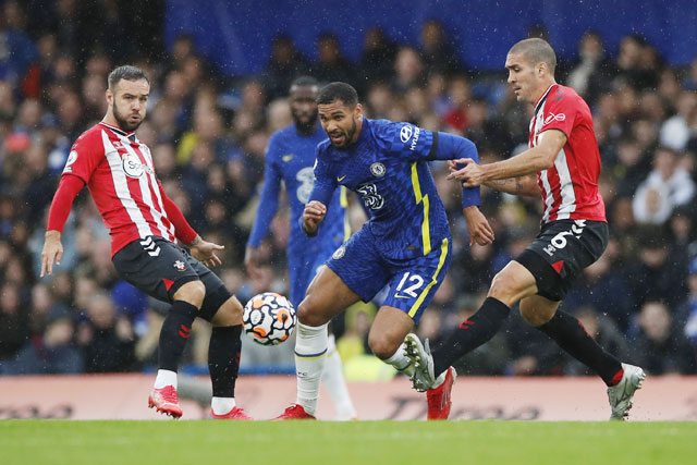 Ruben Loftus-Cheek (giữa) gần đây liên tục được đá chính tại Chelsea