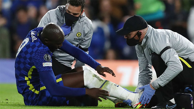 Lukaku vừa phải rời sân giữa chừng vì chấn thương