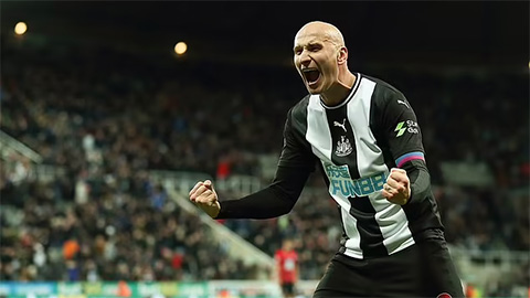 Shelvey mơ tới ngày Newcastle mua được Mbappe và Messi