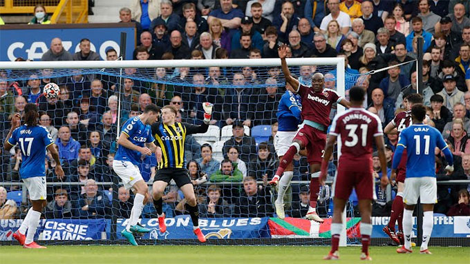 Cú đánh đầu của Ogbonna mang về cho West Ham 3 điểm trọn vẹn