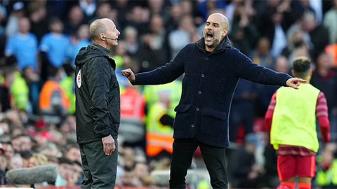 Man City tố fan Liverpool nhổ nước bọt vào trợ lý của Guardiola