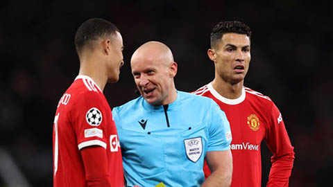 Ronaldo phát điên với Greenwood ở trận MU thua Liverpool