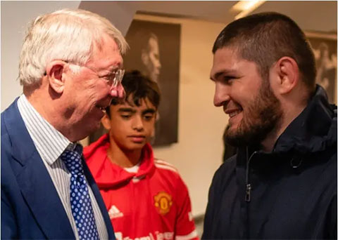 Sir Alex trao đổi với Nurmagomedov