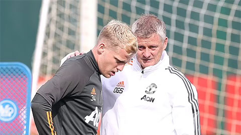 Solskjaer cảnh báo hành vi không đúng mực của Van de Beek