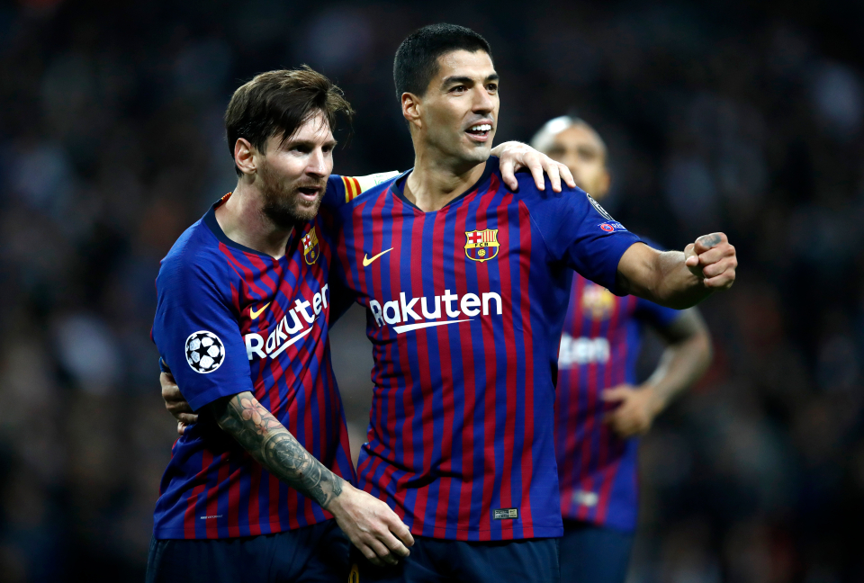 Suarez (phải) từng một thời làm mưa làm gió trong màu áo của Barca