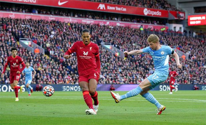 Liverpool để Man City lấn lướt trong hiệp 1