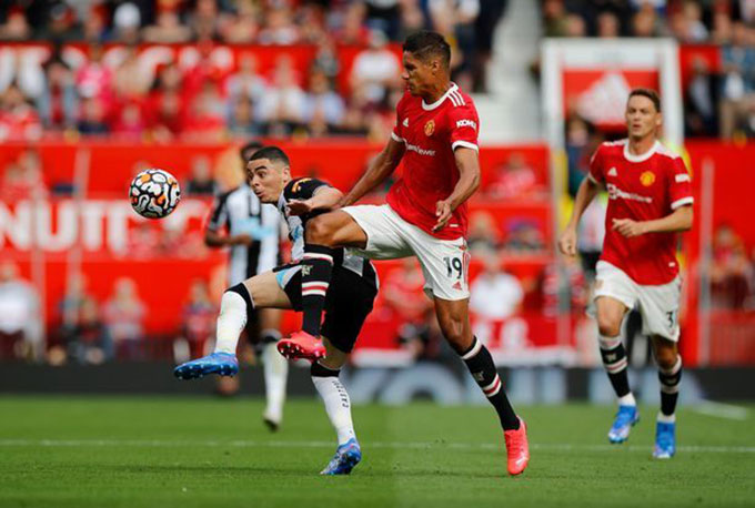 Varane đang thích nghi rất nhanh tại MU