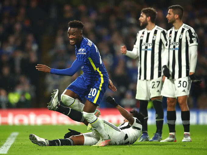 Hudson-Odoi cũng lập công