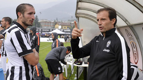 Chiellini chấn thương nặng, Allegri bị chỉ trích