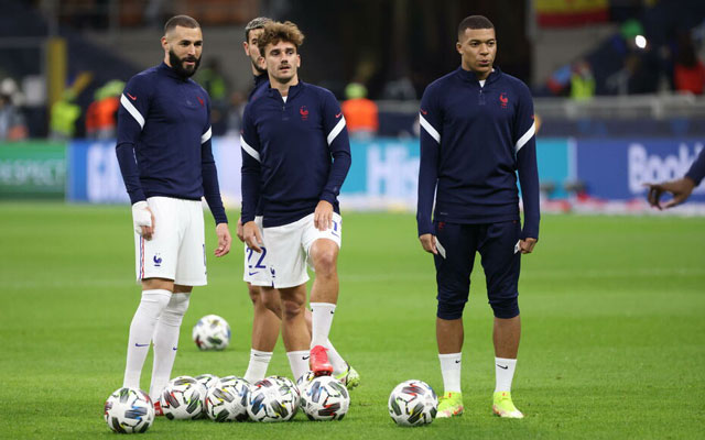 Ông cũng đánh giá cao sự ăn ý của bộ ba Bemzema-Mbappe-Griezmann