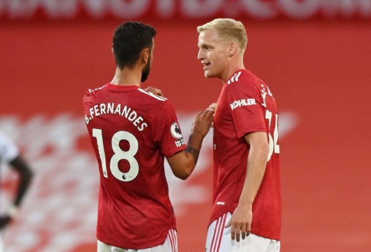 Fernandes tỏ ra khó hiểu khi Solskjaer không sử dụng Van de Beek mà lại dùng các cầu thủ đang mất phong độ