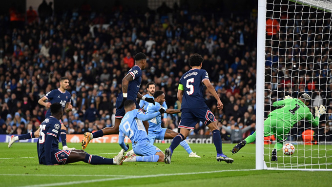 Hàng thủ của PSG vẫn cho thấy sự yếu kém trong trận đấu với Man City