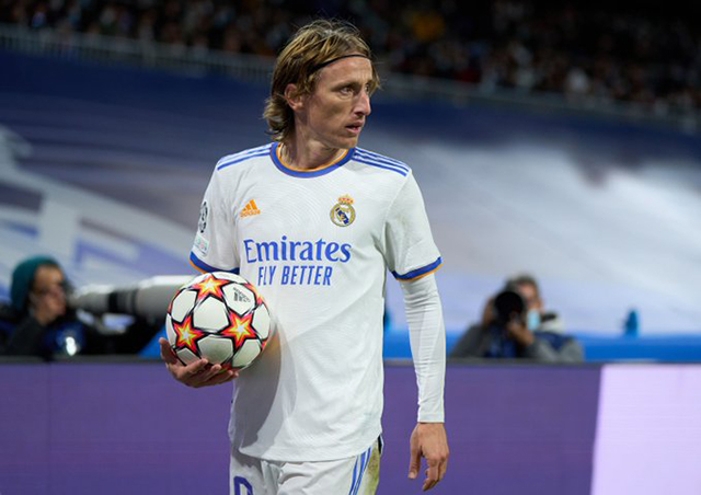 Modric sẽ tiếp tục thi đấu cho Real?