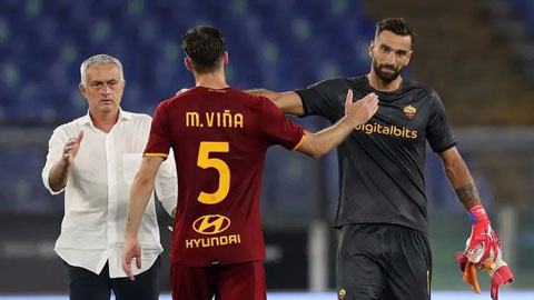 Roma sa sút vì mất hậu vệ biên