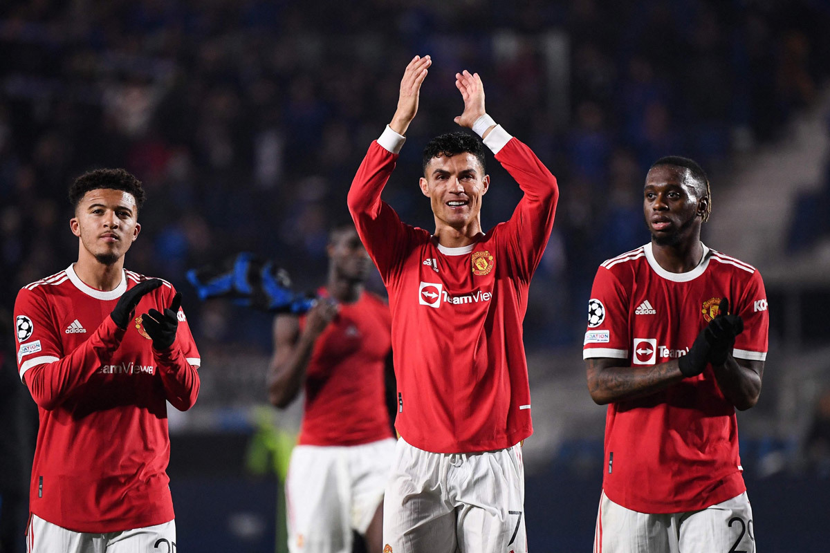 Ở tuổi 36, Ronaldo đang đóng vai cứu tinh cho Man United