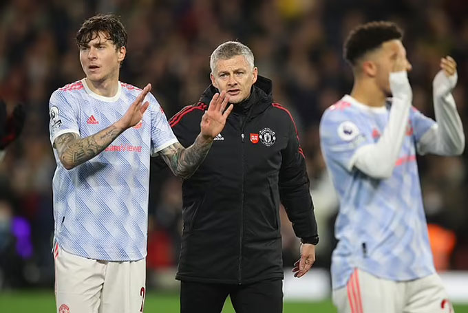 Solskjaer ngậm ngùi rời MU