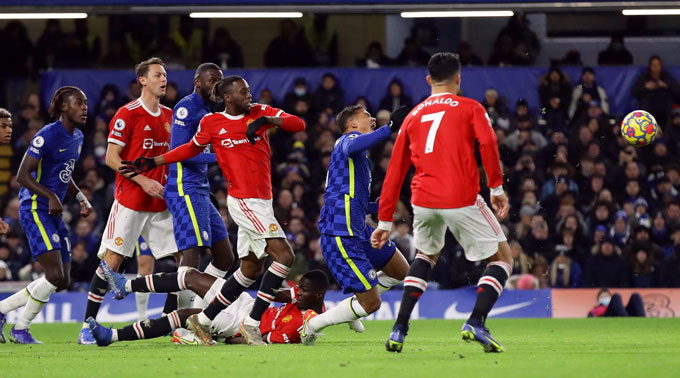 Wan-Bissaka mắc sai lầm khiến MU bị thổi phạt đền ở trận hòa Chelsea