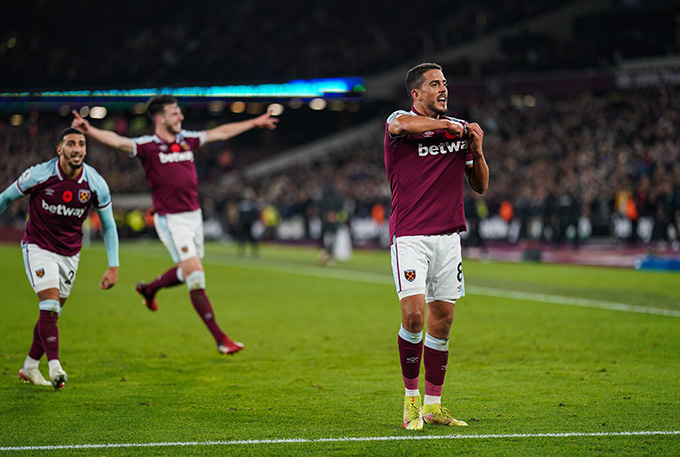 Fornals ghi dấu giầy ở 2 bàn thắng của West Ham