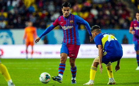 Barca (trái) sang tận Saudi Arabia thi đấu với Boca Juniors là vì tiền