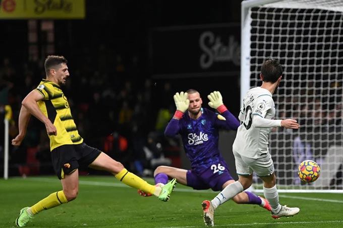 Bernardo Silva lập cú đúp giúp Man City thắng Watford 3-1