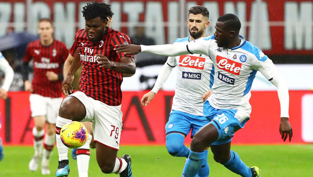 Milan (áo sẫm) và Napoli là hai đội mất nhiều cầu thủ nhất vì CAN sắp diễn ra