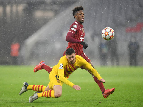 Kingsley Coman (trên) được coi là cầu thủ hay nhất của Bayern trong chiến thắng hủy diệt 3-0 trước Barca