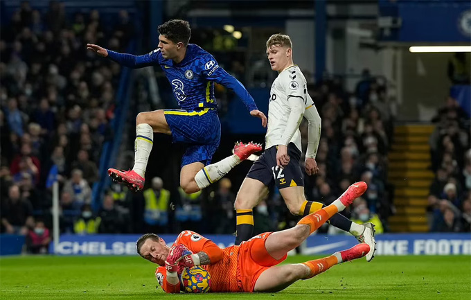 Jordan Pickford có 9 tình huống cứu thua trong trận đấu