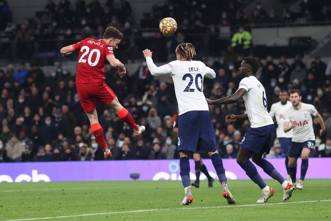 Jota gỡ hòa 1-1 cho Liverpool ở phút 35