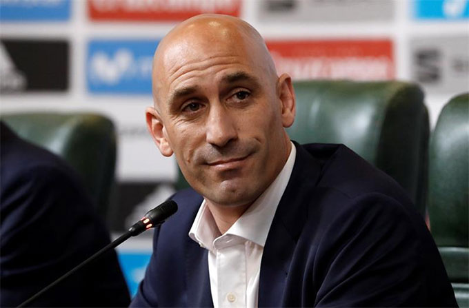 Chủ tịch LĐBĐ Tây Ban Nha - Luis Rubiales đứng về phía Barca và Real