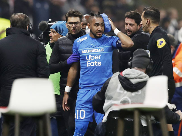 Payet bị CĐV ném chai nước vào đầu ở vòng 3 Ligue 1