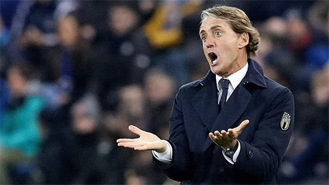 HLV Mancini bác bỏ thông tin sẽ dẫn dắt MU vào hè 2022