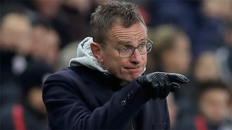 HLV Rangnick 'sấy tóc' cầu thủ sau trận MU để Young Boys cầm chân trên sân nhà