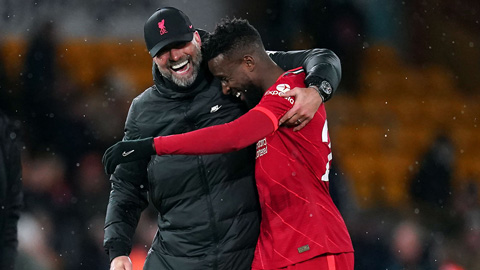 Origi được Klopp tung hô là huyền thoại, Robertson muốn dựng tượng