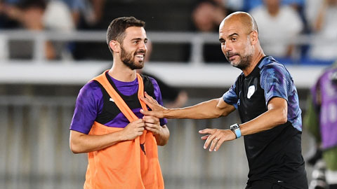 Dù ở vị trí nào, Bernardo Silva (trái) cũng luôn hoàn thành tốt nhiệm vụ mà HLV Pep Guardiola giao