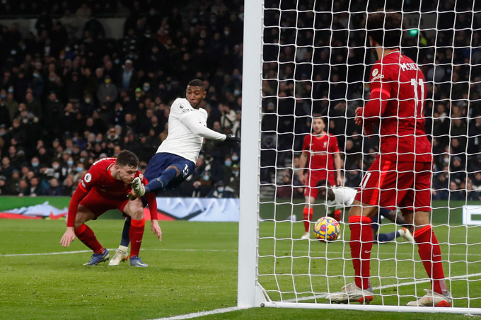 Robertson nâng tỷ số lên 2-1 cho Liverpool ở phút 69