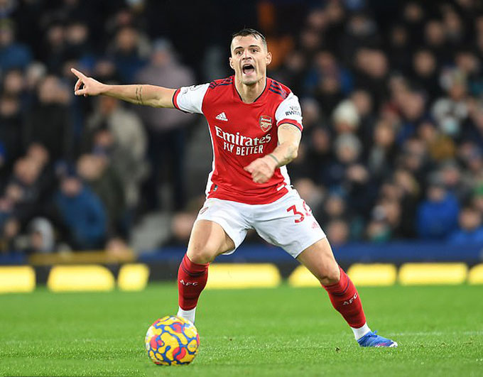 Xhaka thường xuyên mắc sai lầm và từng gây hấn với chính CĐV nhà