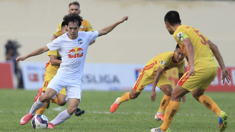 V.League 2022: Không bỏ hết trứng vào một giỏ