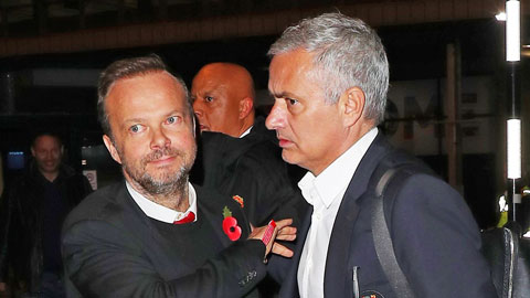 Man United đã phải trả cái giá quá đắt khi Ed Woodward kéo Mourinho về sân Old Trafford