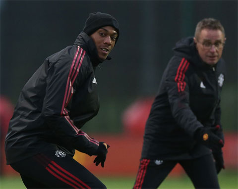 Mối quan hệ giữa tiền đạo Anthony Martial và HLV Ralf Rangnick đang rất xấu