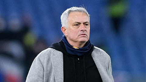 Roma không sa thải Mourinho sau khởi đầu tồi tệ nhất trong 43 năm