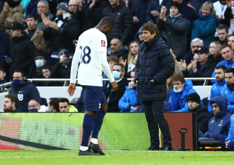 Không được HLV Conte trọng dụng ở Tottenham, tiền vệ Ndombele được cho là sẽ chuyển PSG trong tương lai gần