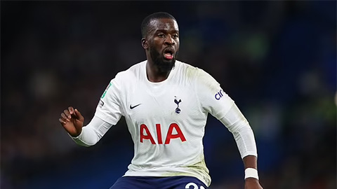 Tottenham cô lập, Ndombele tập một mình