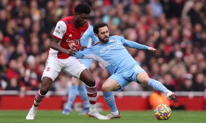 Partey gây ra rất nhiều khó khăn cho Bernardo Silva