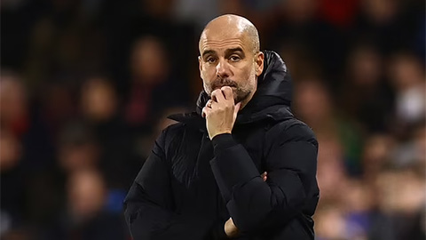 Pep Guardiola ngạc nhiên vì Man City bỏ xa Liverpool, Chelsea