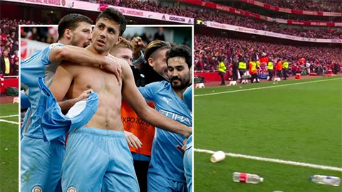 Người hùng Man City phải trả giá vì chọc tức fan Arsenal